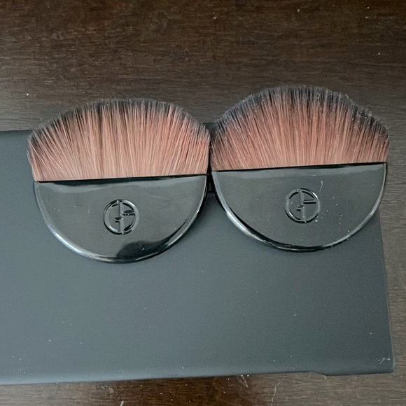 Giorgio Armani set of 2 powder brushes - Picture 1 of 2